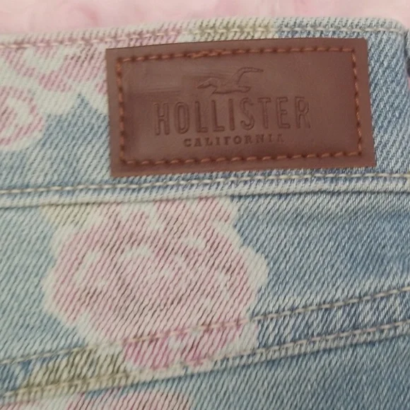 NWT Hollister High Rise Distressed - Picture 5 of 7